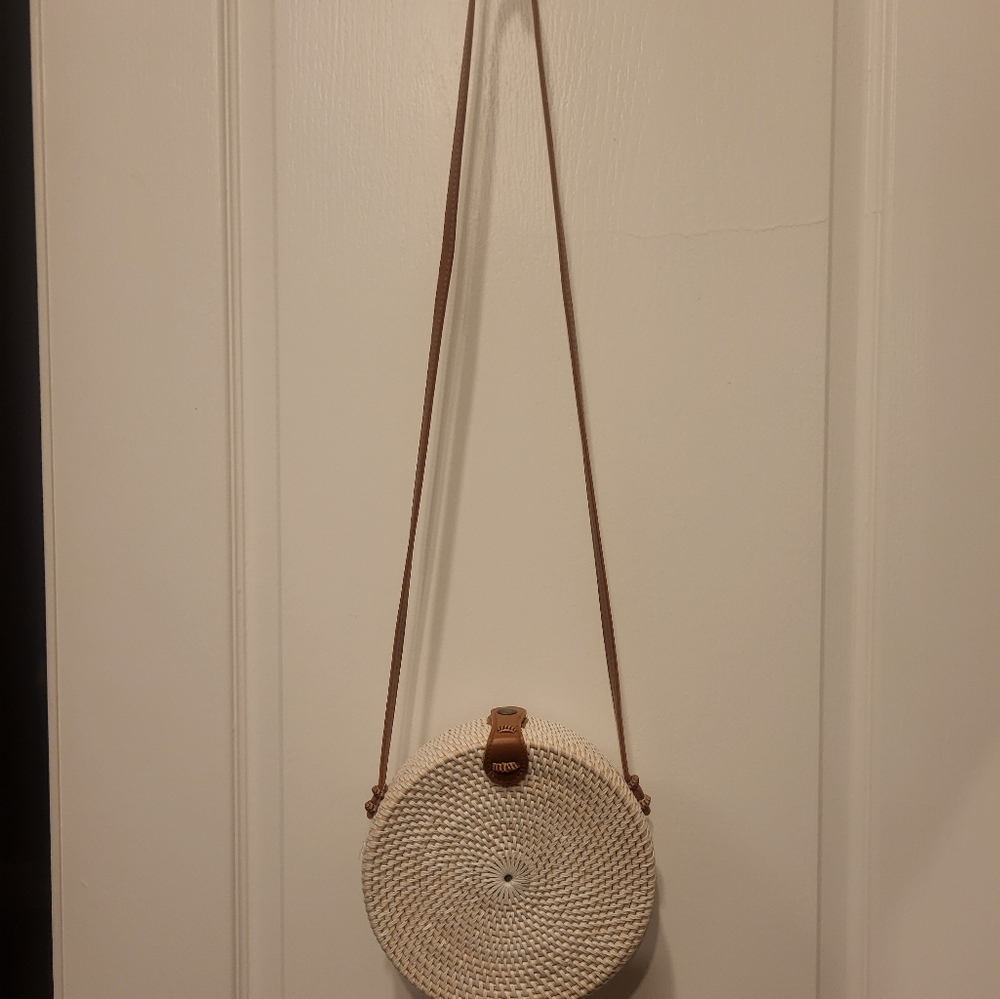 RATTAN ROUND PURSE-NEW - Picture 3 of 10
